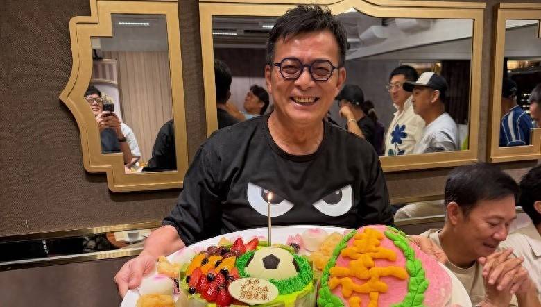 香港知名男星提前庆生!谭咏麟关礼杰等到场,退圈后仍人缘爆棚